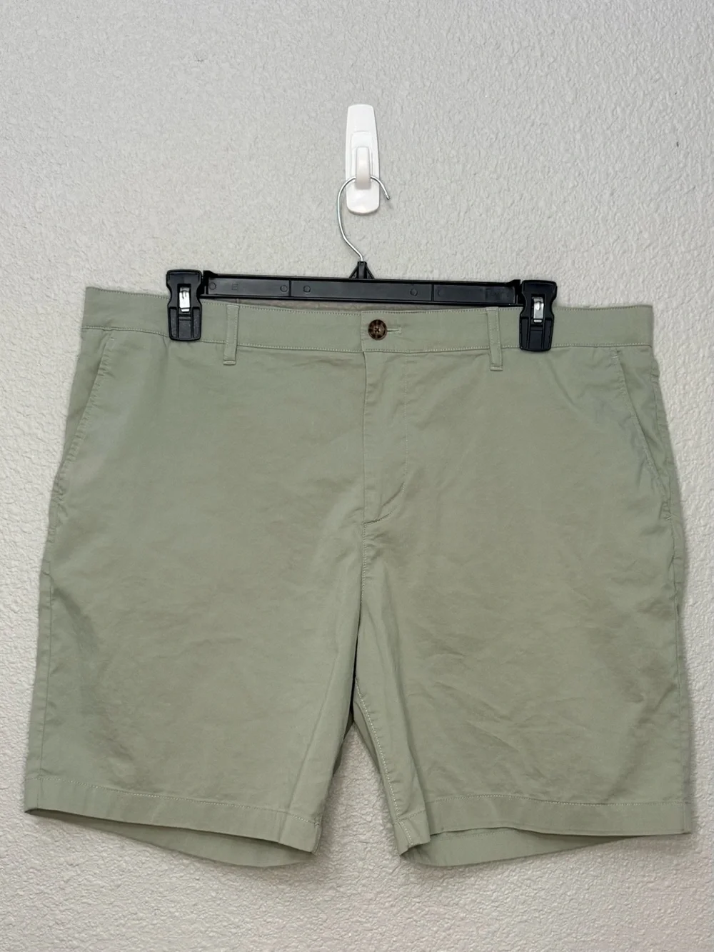 Faherty | Movement Chino Short | Sage Green | Waist 38” Inseam 8”